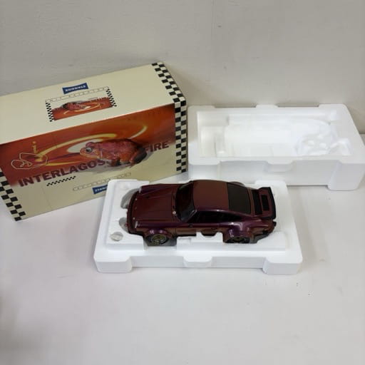 Exoto ポルシェ 934 RSR 1/18 ミニカー